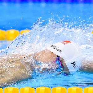 开云网页版-翱翔的雄鹰！C罗老鹰之战神级发挥，比分悬殊引爆全球热议，C罗化身翱翔雄鹰上演神级发挥，悬殊比分引爆全球热议